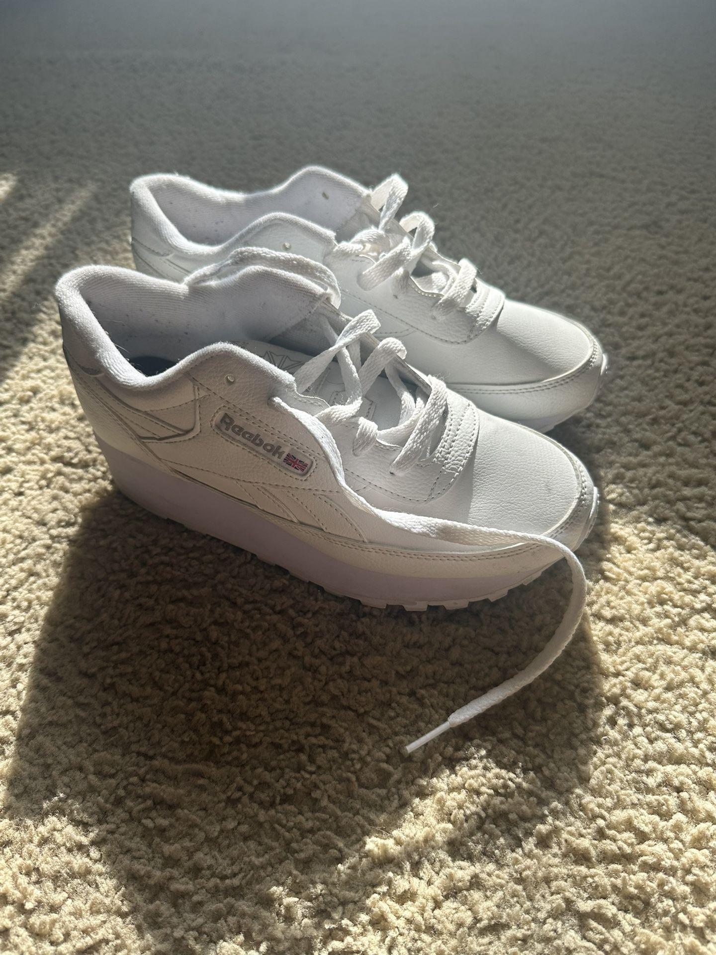 Reebok Women White Shoes - Size 6.5