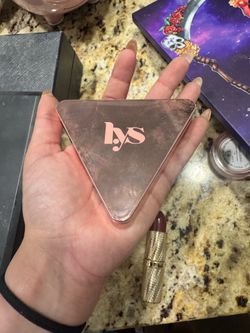 Luxury Triangle Rose Gold Compact - Matte Bronzer / Powder