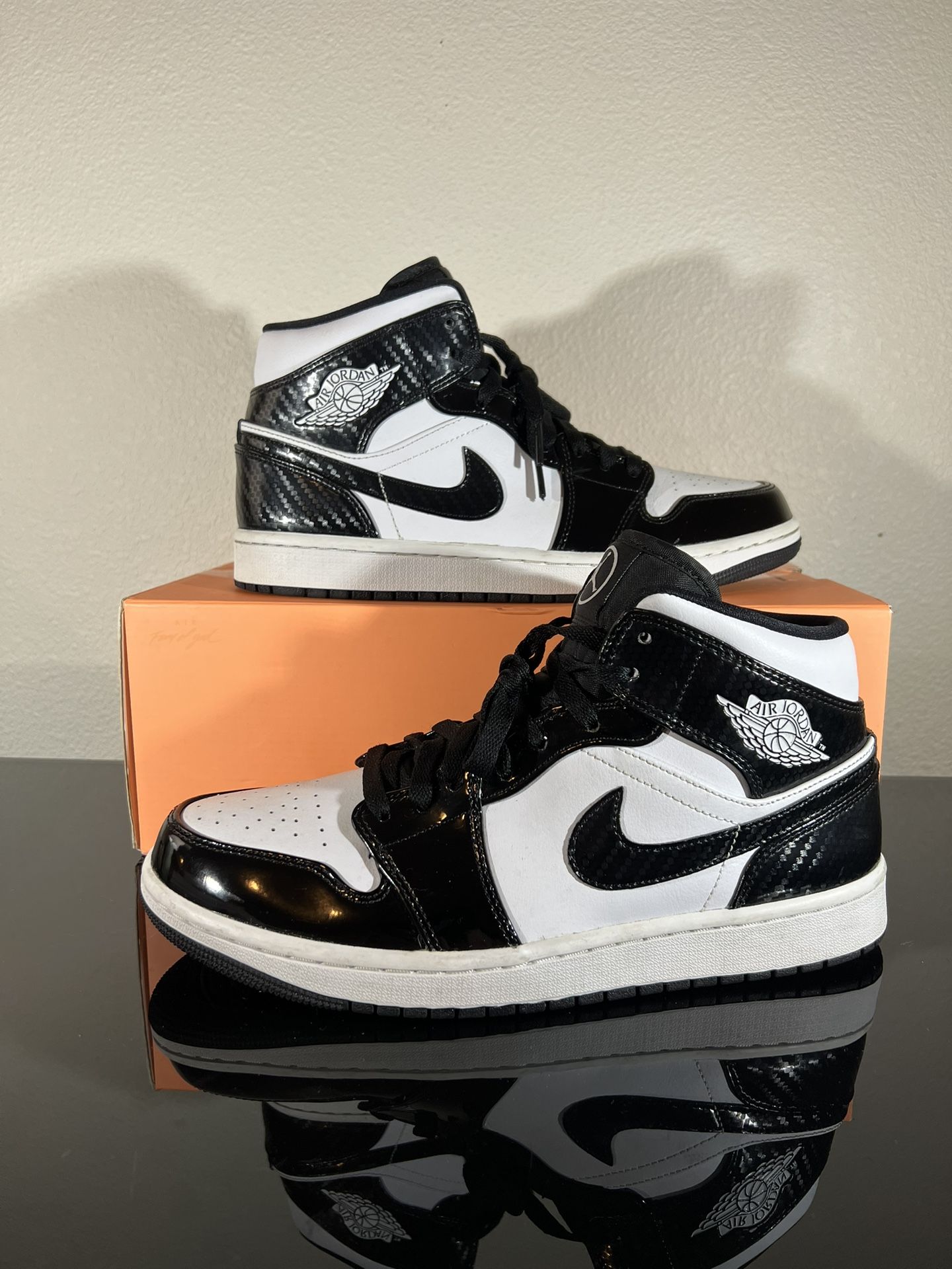 Jordan 1 Mid “Patent Black Carbon”