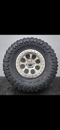 17" KMC RIOT beadlocks w/ 35" Toyo MT Open Country tires