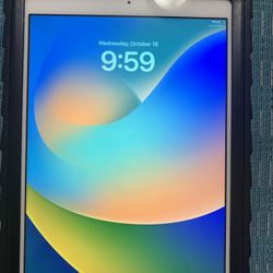 Apple iPad 6th Generation 32GB Unlocked Like New!