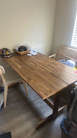 Dining room table