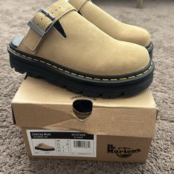 Dr. Martens platform Mules W7