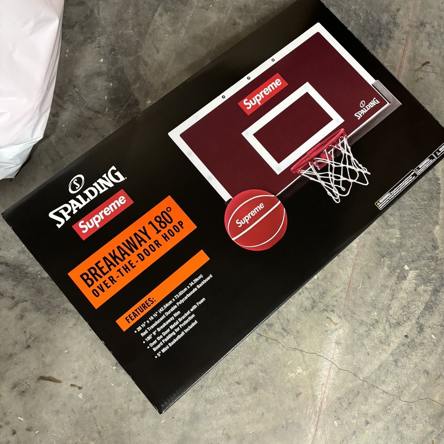 SUPREME®/SPALDING® MINI BASKETBALL HOOP