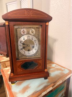 Vintage 1920’s Howard miller pendulum Mantle clock