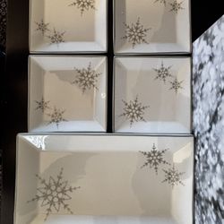 Five Piece Holiday Plate Set