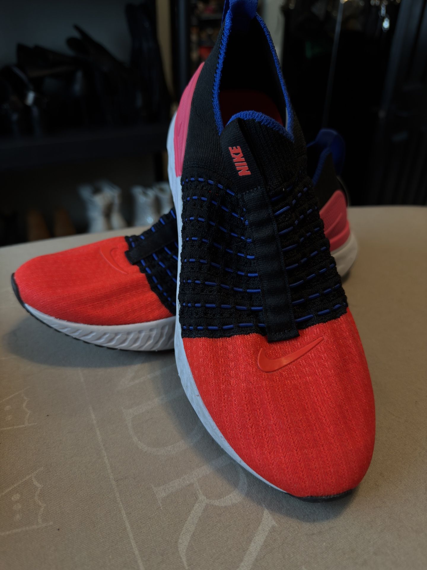 Nike Women's React Phantom Run Flyknit 2 Shoes