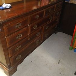 Dresser With Mirror 