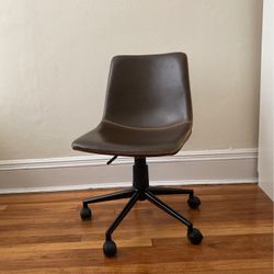 Cesena Faux Leather 360 Swivel Air Lift Chair