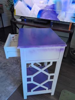 Cute mail table