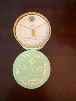 Spartina 449 pineapple charm necklace