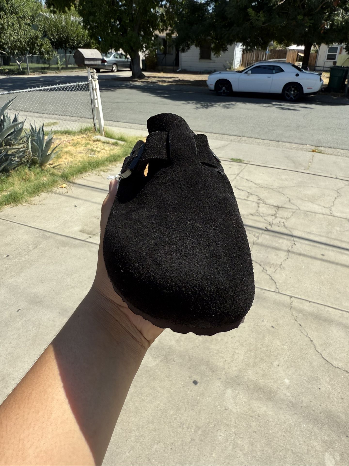 Birkenstock sandals closed toe (BLACK) Size 9.5 Women 7.5 Men (DAMAGED BOX)