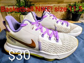Nike tennis shoes