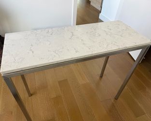 Room and Boards consule
