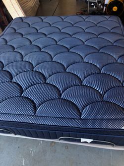 King mattress and adjustable base