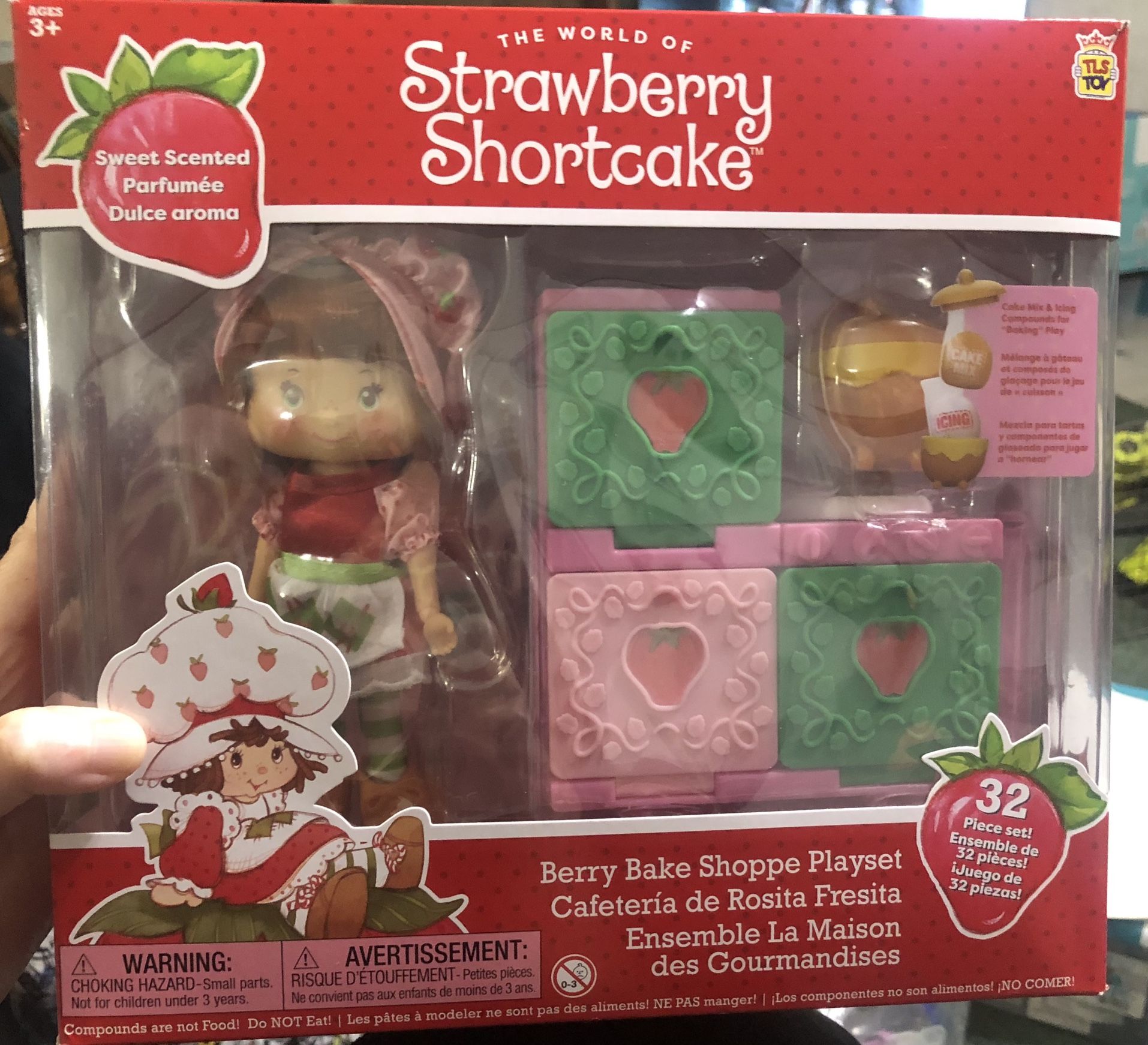 STRAWBERRY SHORTCAKE BERRY BAKESHOP PLAYSET NEW