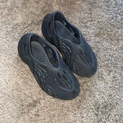 Used Kids Foam Runners No Box 20$