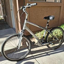 TREK HYBRID BIKE 21 SPEEDS TIRE 26 SIZE L