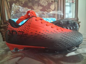 Soccer cleats us size 4.5youth