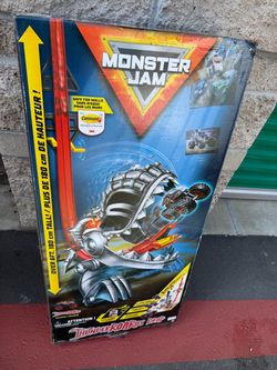 Monster Jam ThunderROARus Drop Playset
