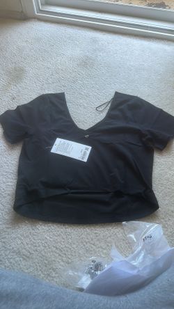 lulu lemon short sleeve crop top