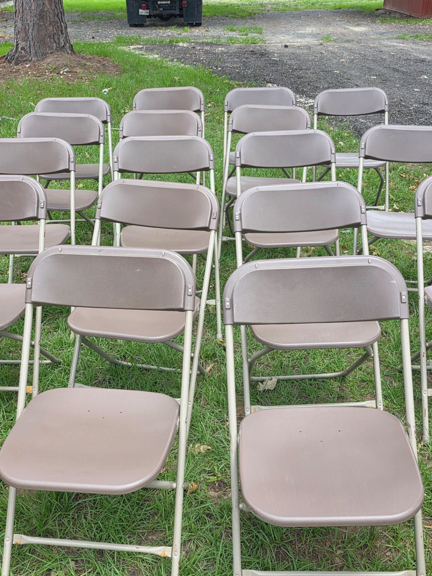 Used chairs for sale/ Sillas usadas en venta