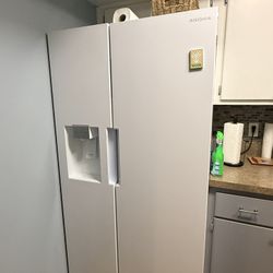 Insignia side-by-side refrigerator