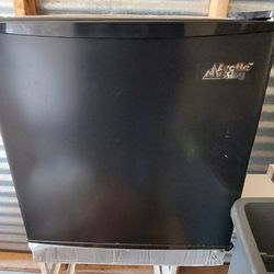 Mini refrigerator 