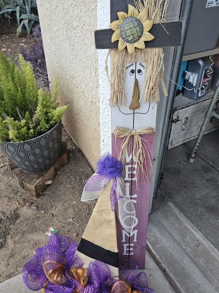 2 For 3 Pick Up Only.  Welcome Sign And A Door Decor. 