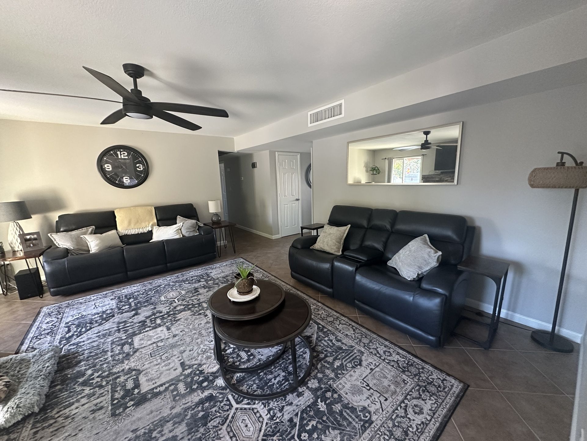 Like New Leather Reclining Sofa & Loveseat 