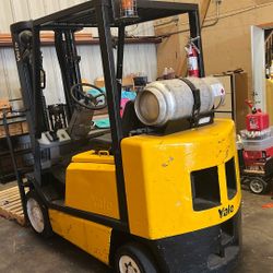 Forklift 