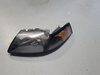 99 04 Mustan Headlight
