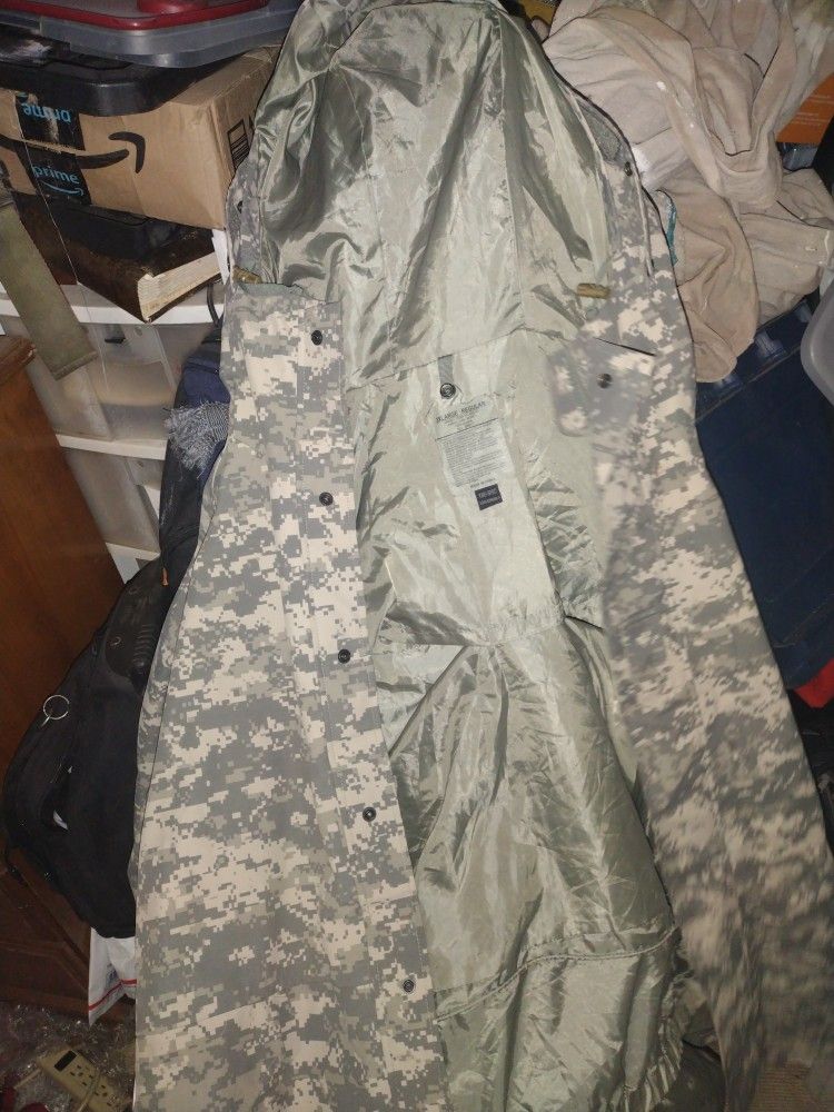 Us Military Raincoat New Large