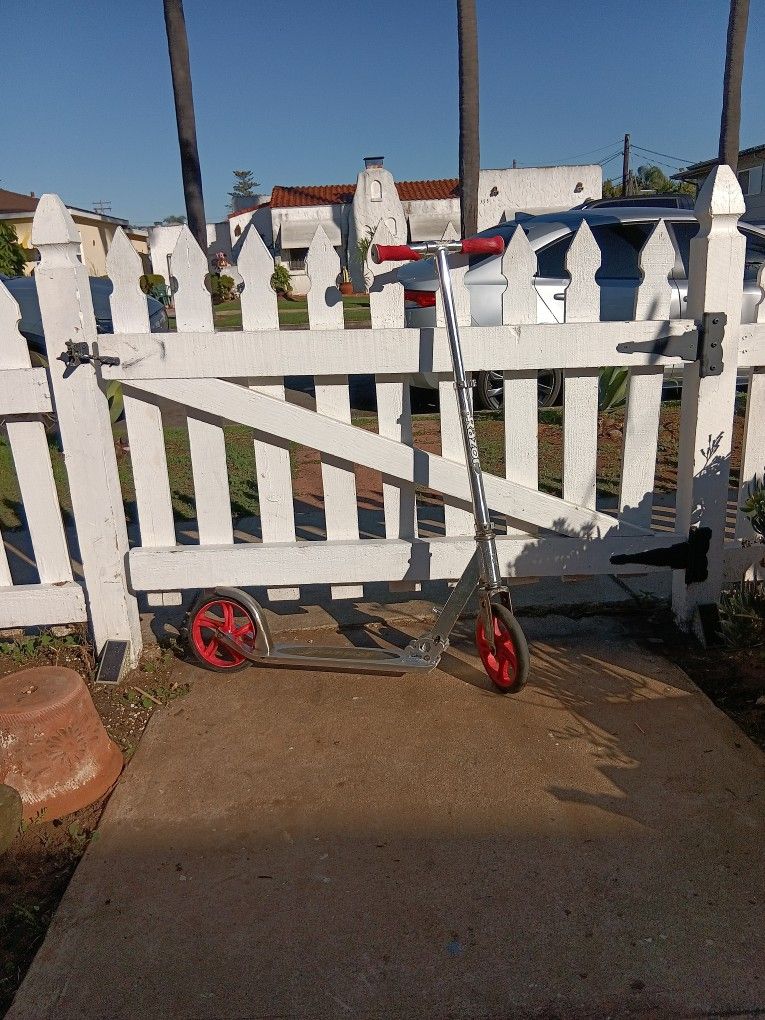 Razor A5 Lux Kick Scooter - Red/Silver, Large 8" Wheels, Foldable, Lightweight