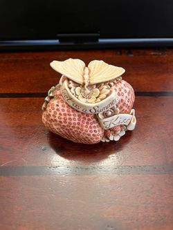 Harmony Kingdom ‘Sweet as a Summer Kiss’ Strawberry trinket box