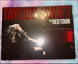 Taylor Swift “The Red Tour” 2013 program booklet w/ poster & ticket