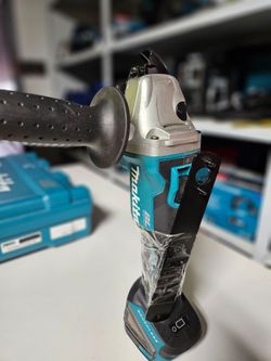 MAKITA 18V CORDLES BRUHLESS ANGLE GRINDER TOOL ONLY NEW