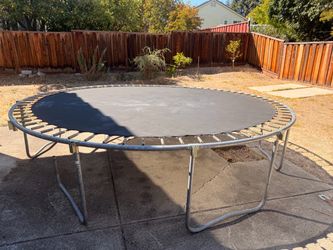 FREE Trampoline – Pickup Only