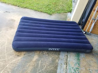 Air mattress and pump