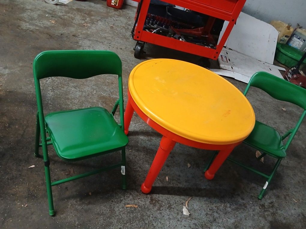 2 Small Chairs Cushioned & Plastic  Small Table All $7