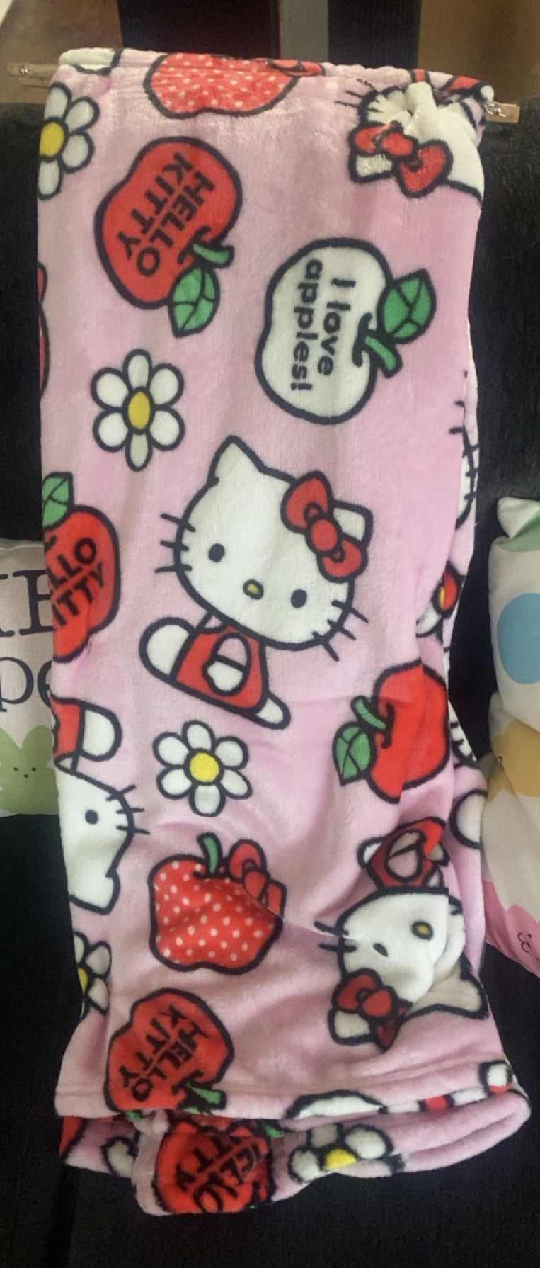 Hello Kitty I Love Apples Throw