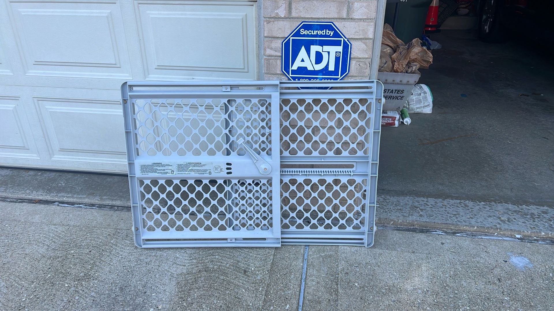 Child Safety Gate / Pets Door Gate 