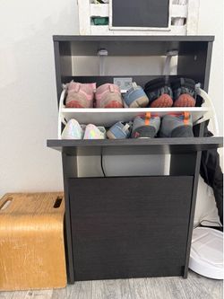 Shoe storage cabinet