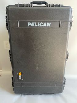 Pelican 1650 Rolling Hard Case Waterproof Black w/ Foam