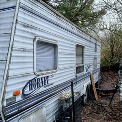 2005 26 foot\nCamp trailer