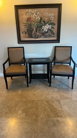 2 Accent chairs with table