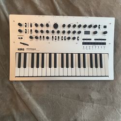 Korg minilogue polyphonic analog synthesizer