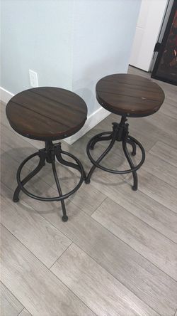 2 Bar Stools