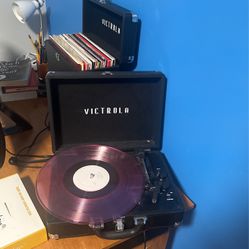 Vinyl Player and Vinyl Holder Set