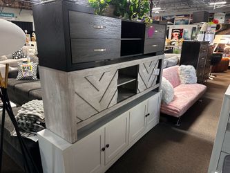 Stunning tv stands! $399 🚨📦 More colors available!